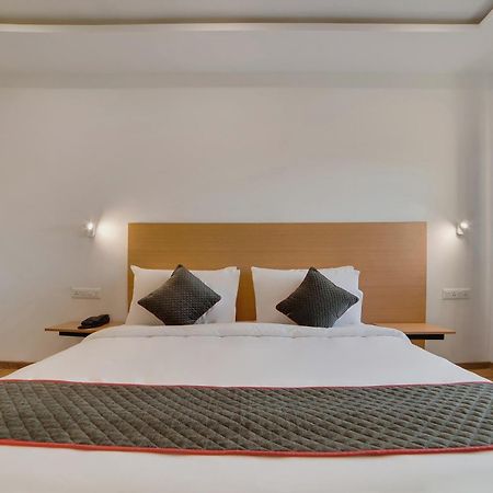 Townhouse Ss Aero Prime Hotel Шамшабад Екстериор снимка