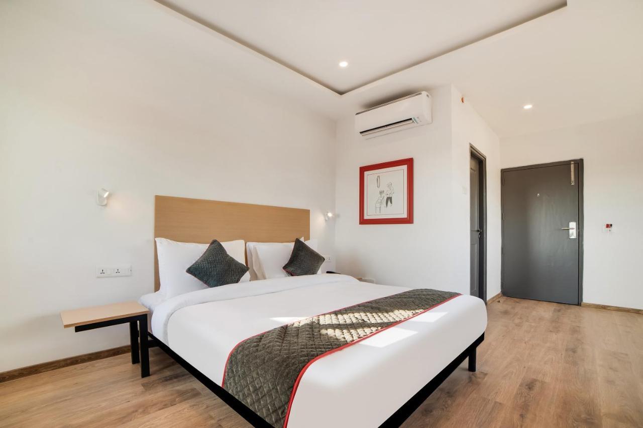 Townhouse Ss Aero Prime Hotel Шамшабад Екстериор снимка