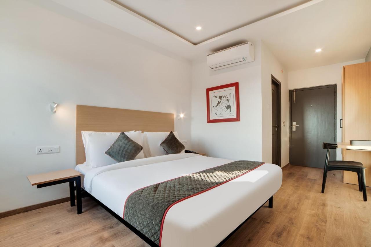 Townhouse Ss Aero Prime Hotel Шамшабад Екстериор снимка