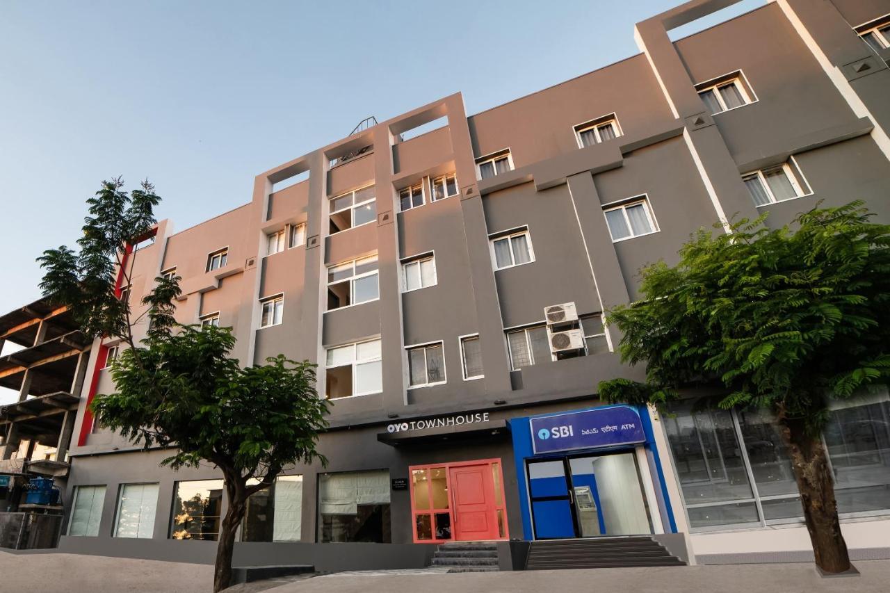 Townhouse Ss Aero Prime Hotel Шамшабад Екстериор снимка