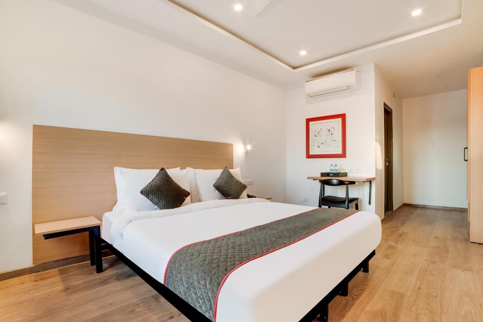 Townhouse Ss Aero Prime Hotel Шамшабад Екстериор снимка