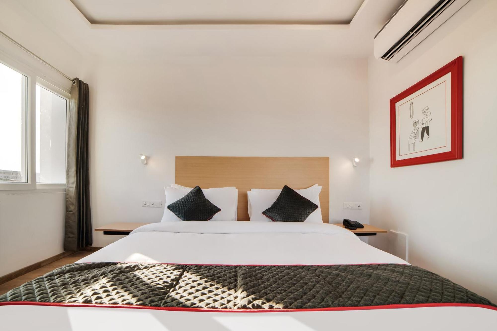 Townhouse Ss Aero Prime Hotel Шамшабад Екстериор снимка