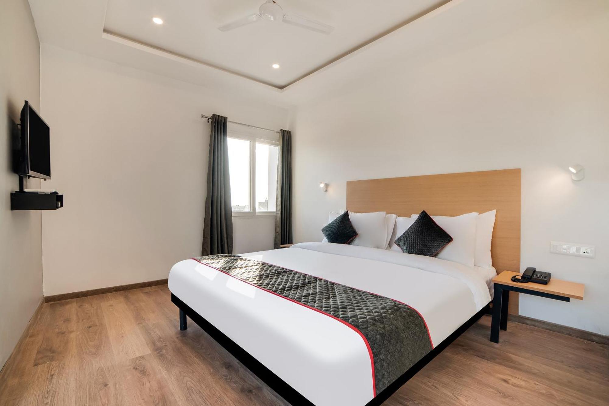 Townhouse Ss Aero Prime Hotel Шамшабад Екстериор снимка