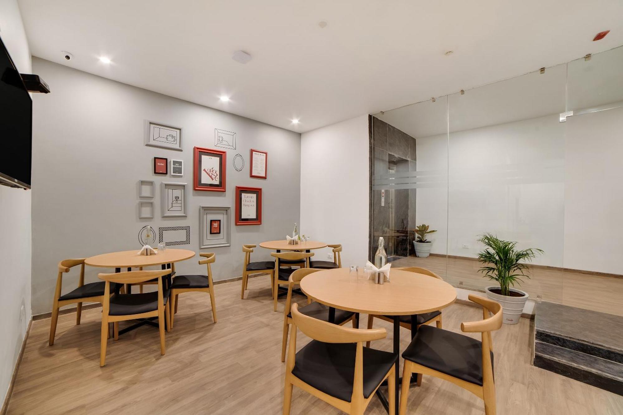 Townhouse Ss Aero Prime Hotel Шамшабад Екстериор снимка