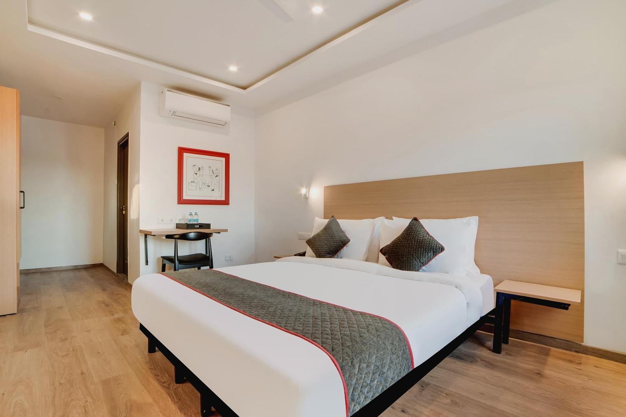 Townhouse Ss Aero Prime Hotel Шамшабад Екстериор снимка
